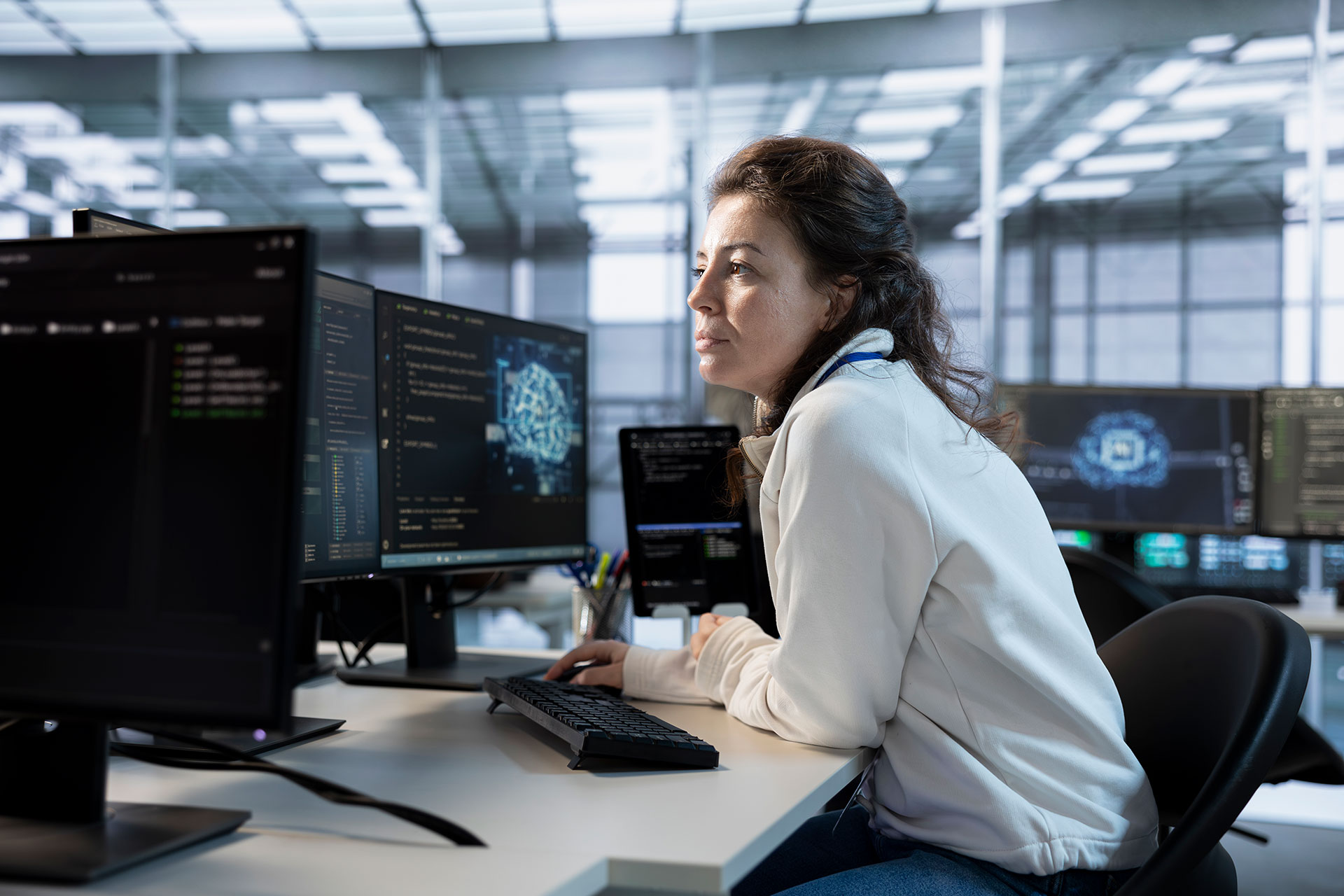 Escudo digital protegiendo datos